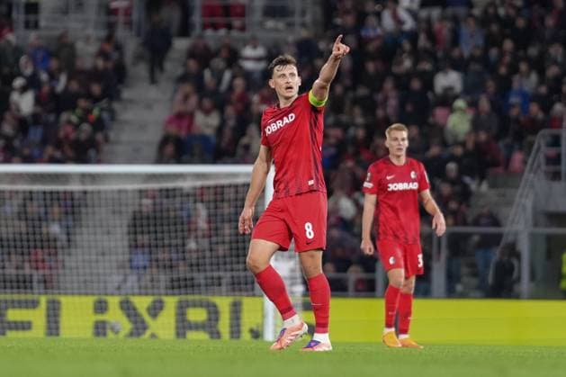 Maximilian Eggestein SC Freiburg, 08 , Italy, Football, UEFA Europa League, Matchday 2, League Phase, 2025 2026, Bologna FC vs SC Freiburg, 02 10 2025, Stadio Renato Dall™Ara, Bologna, Italy Bologna Stadio Renato Dall™Ara Emilia Romagna Italy Copyright: xArnexAmbergx