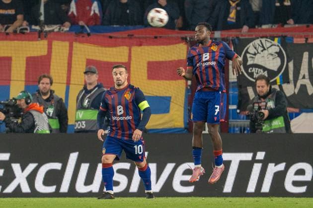Basel, Switzerland, October 02th 2025 Philip Otele (7 Basel) jumps for a header during the Europa League football match between FC Basel 1893 and VfB Stuttgart at St. Jakob Park in Basel, Switzerland. Pascal von Büren (Pascal von Büren SPP) Copyright: xPascalxvonxBürenx xSPPx spp-en-PaVoBSp-PAVO_Foto-42