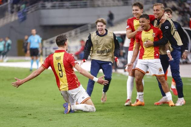 ATHENS , 02-10-2025 , Olympic Athletic Center of Athens Spyros Louis , season 2025 2026 , UEFA Europa League League phase . match between Panathinaikos and Go Ahead Eagles, final result 1-2. Picture shows GA Eagles player Milan Smit goal celebration with GA Eagles player Robbin Weijenberg GA Eagles player Evert Linthorst GA Eagles player Dean James GA Eagles player Finn Stokkers Panathinaikos - Go Ahead Eagles  x31328751x Copyright: