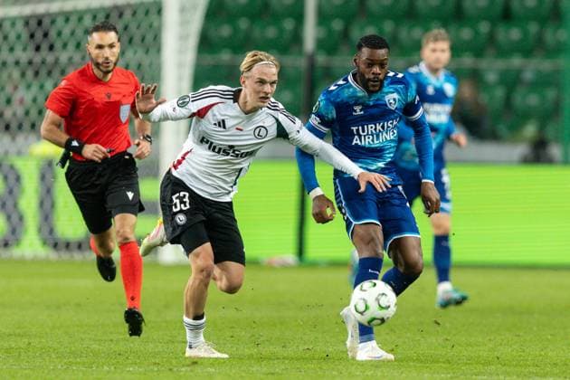 UEFA Conference League: Legia Warszawa vs Samsunspor Wojciech Urbanski , Olivier Ntcham during UEFA Conference League: Legia Warszawa vs Samsunspor in Warsaw, Poland on October 2, 2025 Warsaw Poland  Copyright: xFotoxOlimpikx originalFilename:jastrzebowski-uefaconf251002_npwb4.jpg