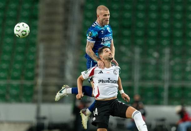 UEFA Conference League: Legia Warszawa vs Samsunspor Rick Van Drongelen , Antopnio Colak during UEFA Conference League: Legia Warszawa vs Samsunspor in Warsaw, Poland on October 2, 2025 Warsaw Poland  Copyright: xFotoxOlimpikx originalFilename:jastrzebowski-uefaconf251002_nprje.jpg