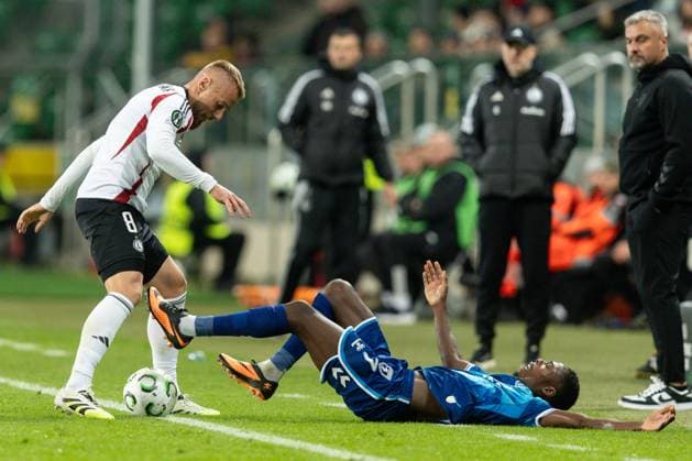 UEFA Conference League: Legia Warszawa vs Samsunspor Rafal Augustyniak , Anthony Musaba during UEFA Conference League: Legia Warszawa vs Samsunspor in Warsaw, Poland on October 2, 2025 Warsaw Poland  Copyright: xFotoxOlimpikx originalFilename:jastrzebowski-uefaconf251002_npYgA.jpg