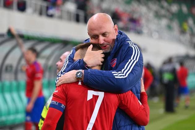 SOSNOWIEC 02.10.2025 MECZ 1. KOLEJKA LIGA KONFERENCJI SEZON 2025 26: RAKOW CZESTOCHOWA - UNIVERSITATEA CRAIOVA --- UEFA CONFERENCE LEAGUE MATCH: RAKOW CZESTOCHOWA - UNIVERSITATEA CRAIOVA FRAN TUDOR WOJCIECH CYGAN FOT. KRZYSZTOF HELIOS 400MM NEWSPIX.PL --- newspix.pl 