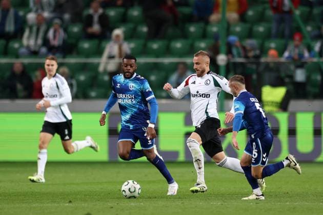 WARSZAWA 02.10.2025 MECZ 1. KOLEJKA LIGA KONFERENCJI SEZON 2025 26 --- UEFA CONFERENCE LEAGUE MATCH IN WARSAW: LEGIA WARSZAWA - SAMSUNSPOR KULUBU OLIVIER NTCHAM RAFAL AUGUSTYNIAK CELIL YUKSEL FOT. PIOTR KUCZA FOTOPYK NEWSPIX.PL --- newspix.pl 