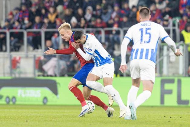 02.10.2025, Sosnowiec Liga Konferencji UEFA sezon 2025 26 kolejka I, Rakow Czestochowa - Universitatea Craiova - UEFA Conference League football Match season 2025 26 round I Rakow Czestochowa - Universitatea Craiova Nz. Jonatan Braut Brunes Vladimir Screciu Fot. Michal Chwieduk Arena Akcji NEWSPIX.PL --- newspix.pl 
