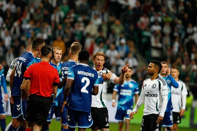 Players of both teams seen during UEFA Conference League game between Legia Warszawa and Samsunspor Kulubu (Jan Borys Ball Raw Images) Warsaw Polish Army Stadium Poland Copyright: xJanxBorysx janborys_legia_samsunspor_25_26-41