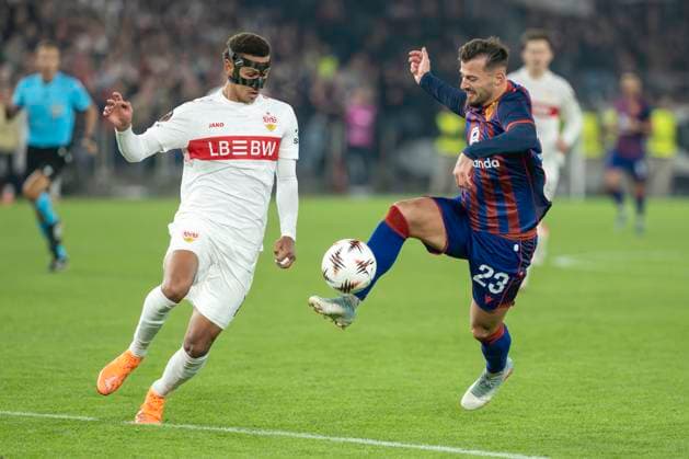Luca Jaquez, VfB, re Albian Ajeti, FCB, FC Basel VfB Stuttgart, Europa League, Football, 02 10 2025