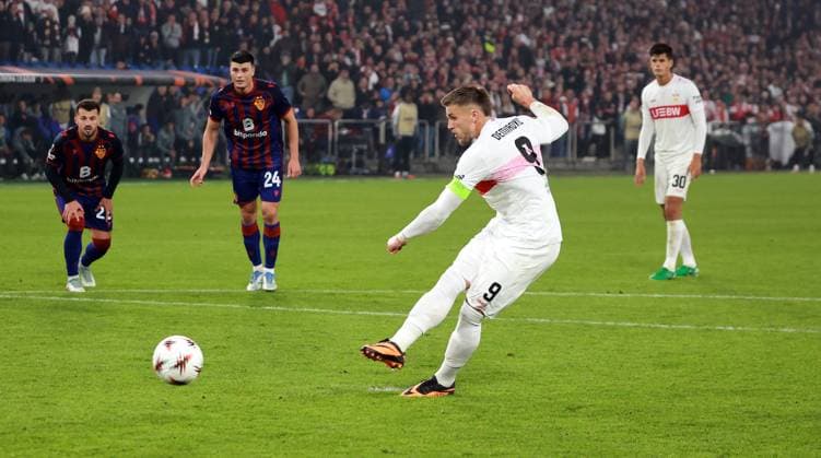02 10 25 FC Basel VfB Stuttgart Switzerland, Basel, 02 10 2025, Football, UEFA Europa League, FC Basel VfB Stuttgart Ermedin Demirovic VfB Stuttgart missed penalty kick
