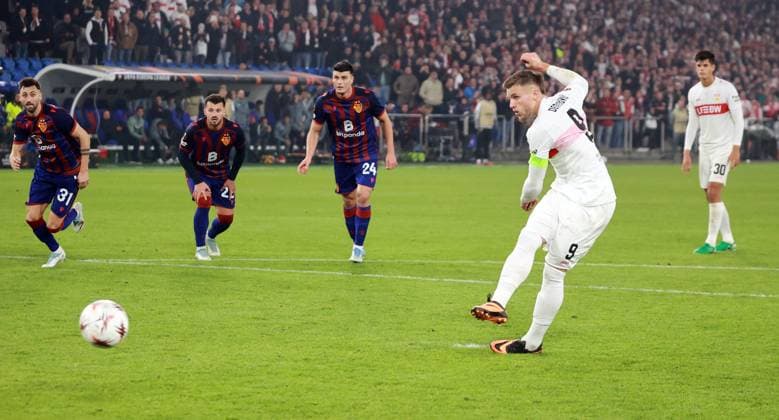 02 10 25 FC Basel VfB Stuttgart Switzerland, Basel, 02 10 2025, Football, UEFA Europa League, FC Basel VfB Stuttgart Ermedin Demirovic VfB Stuttgart missed penalty kick