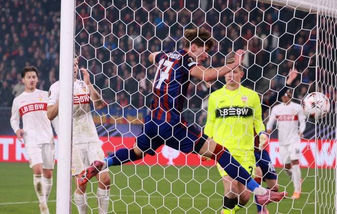02 10 25 FC Basel VfB Stuttgart Switzerland, Basel, 02 10 2025, Football, UEFA Europa League, FC Basel VfB Stuttgart v l Moritz Broschinski FC Basel , Alexander Nübel VfB Stuttgart Goal 2 0 Shaqiri