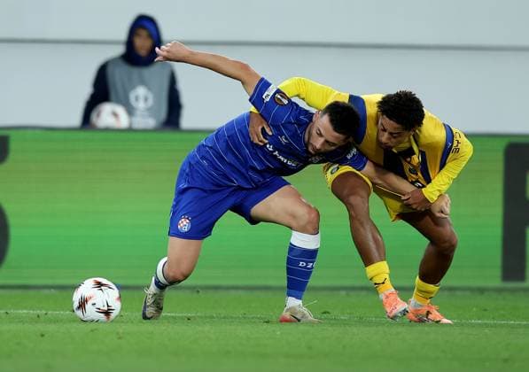 Maccabi Tel-Aviv v Dinamo Zagreb, UEFA Europa League season 2025 2026, round 2 Maccabi s vies with Dinamo s during UEFA Europa League football match beetween Maccabi Tel-Aviv and GNK Dinamo Zagreb on October 2. 2025. in Backa Topola, Serbia. Backa Topola Serbia Copyright: xPedjaxMilosavljevic STARSPORTx