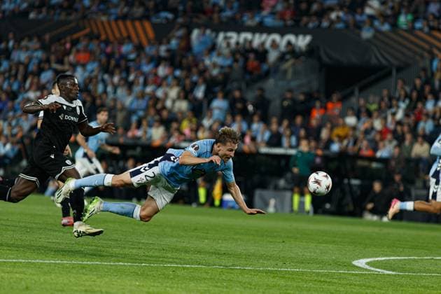Carl Starfelt seen during UEFA Europa League game between RC Celta de Vigo and PAOK FC (Rodrigo Moreira Ball Raw Images) Vigo Estadio de Balaidos Spain Copyright: xRodrigoxMoreirax rodrigomoreira_celtavigo_-054