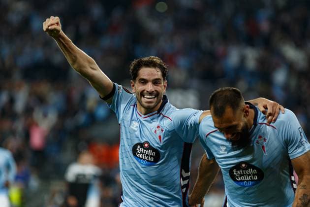 Javier Rueda and Borja Iglesias seen celebrating after scoring goal during UEFA Europa League game between RC Celta de Vigo and PAOK FC (Rodrigo Moreira Ball Raw Images) Vigo Estadio de Balaidos Spain Copyright: xRodrigoxMoreirax rodrigomoreira_celtavigo_-059