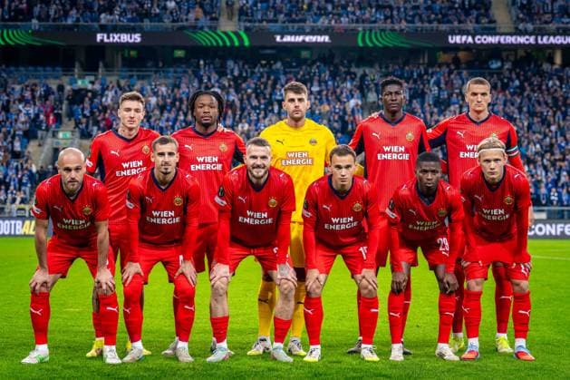 SOCCER - UEFA ECL, Poznan vs Rapid POZNAN,POLAND,02.OCT.25 - SOCCER - UEFA Conference League, KKS Lech Poznan vs SK Rapid Wien. Image shows the pre game team Foto of SK Rapid Wien. From left to right back row: Bendeguz Bolla, Claudy Mbuyi, Niklas Hedl, Ange Ahoussou, Nenad Cvetkovic, front row: Lukas Grgic, Andrija Radulovic, Jannes Horn, Nikolaus Wurmbrand, Romeo Amane and Tobias Gulliksen (Rapid). GEPAxpictures xKevinxHackner