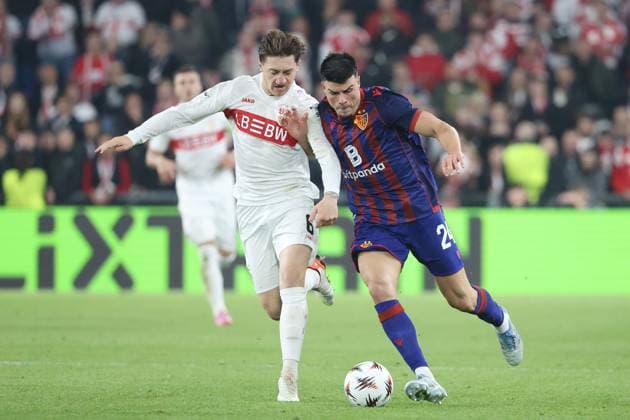 FC Basel VfB Stuttgart Angelo Stiller vs Flavius Daniliuc 02 10 2025 St Jakob Park Basel, SWITZERLAND, Season 2025 2026 Men Soccer Europa League FC Basel VfB Stuttgart Angelo Stiller li,VfB Stuttgart vs Flavius Daniliuc FC Basel