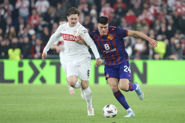 FC Basel VfB Stuttgart Angelo Stiller vs Flavius Daniliuc 02 10 2025 St Jakob Park Basel, SWITZERLAND, Season 2025 2026 Men Soccer Europa League FC Basel VfB Stuttgart Angelo Stiller li,VfB Stuttgart vs Flavius Daniliuc FC Basel