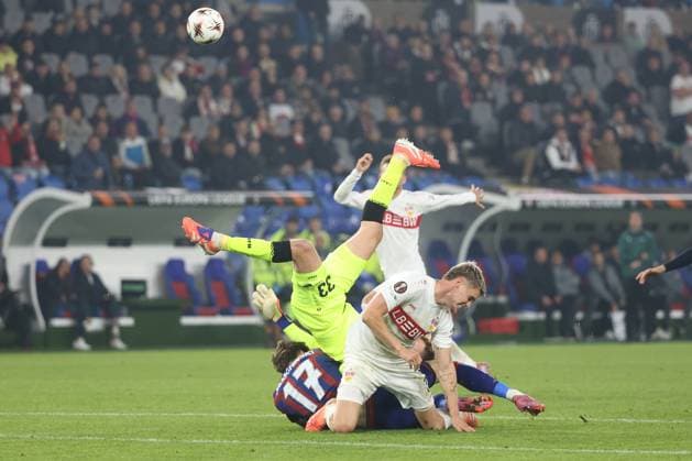 FC Basel VfB Stuttgart Goalkeeper Alexander Nuebel and Ramon Hendriks against Moritz Broschinski 02 10 2025 St Jakob Park Basel, SWITZERLAND, Season 2025 2026 Men Soccer Europa League FC Basel VfB Stuttgart Goalkeeper Alexander Nuebel and Ramon Hendriks VfB Stuttgart fighting for the ball with Moritz Broschinski FC Basel
