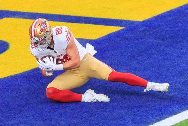 October 2, 2025, Inglewood, California, USA: 88 Jake Tonges, TE of the San Francisco 49ers scores a touchdown during their regular NFL, American Football Herren, USA season game against the Los Angeles Rams on Thursday October 2, 2025 at SoFi Stadium in Inglewood, California. ARIANA RUIZ PI Inglewood USA - ZUMAp124 20251002_zaa_p124_032 Copyright: xArianaxRuizx