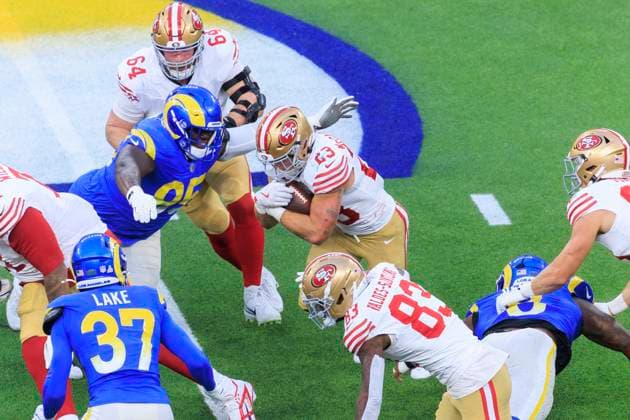 October 2, 2025, Inglewood, California, USA: 23 Christian McCaffrey, RB of the San Francisco 49ers runs down the center during their regular NFL, American Football Herren, USA season game against the Los Angeles Rams on Thursday October 2, 2025 at SoFi Stadium in Inglewood, California. Rams lose to 49ers, 23-26. ARIANA RUIZ PI Inglewood USA - ZUMAp124 20251002_zaa_p124_046 Copyright: xArianaxRuizx