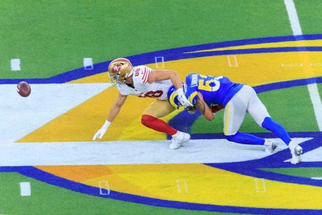 October 2, 2025, Inglewood, California, USA: 53 Nate Landman, LB of the Los Angeles Rams tackles 88 Jake Tonges, TE of the San Francisco 49ers during their regular NFL, American Football Herren, USA season game on Thursday October 2, 2025 at SoFi Stadium in Inglewood, California. Rams lose to 49ers, 23-26. ARIANA RUIZ PI Inglewood USA - ZUMAp124 20251002_zaa_p124_059 Copyright: xArianaxRuizx