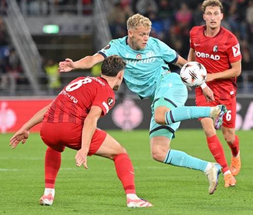 (251003) -- BOLOGNA, Oct. 3, 2025 -- Bologna s Jens Odgaard (C) vies with Freiburg s Maximilian Eggestein (L) during the round 1 match between Bologna and Freiburg at the 2025-26 UEFA Europa Conference League in Bologna, Italy, Oct. 2, 2025. (Photo by Xinhua) (SP)ITALY-BOLOGNA-FOOTBALL-UEFA EUROPA LEAGUE-BOLOGNA VS FREIBURG AlbertoxLingria 