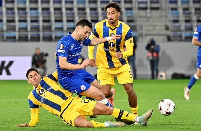Serbia, Backa Topola, Serbia, 021025. City Stadium FK TSC. UEFA Europa League, match: GNK Dinamo - Maccabi Tel Aviv. In the photo: Ben Lederman, Arber Hoxha, Tyrese Asante. Photo: Damir Krajac CROPIX Zagreb Croatia Copyright: xxDamirxKrajacx dinamo_maccabi64-021025