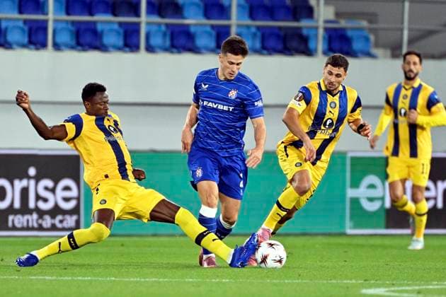 Serbia, Backa Topola, Serbia, 021025. City Stadium FK TSC. UEFA Europa League, match: GNK Dinamo - Maccabi Tel Aviv. In the photo: Mohamed Ali Camara, Mateo Lisica, Kristijan Belic. Photo: Damir Krajac CROPIX Zagreb Croatia Copyright: xxDamirxKrajacx dinamo_maccabi79-021025