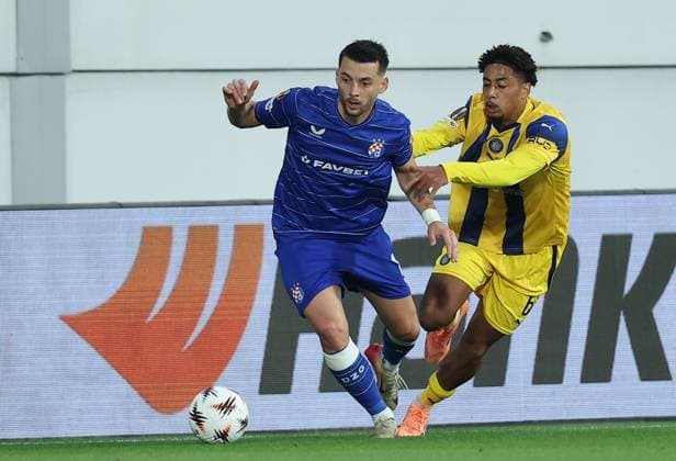 Serbia, Backa Topola, 021025. FK TSC City Stadium. UEFA Europa League, match: GNK Dinamo - Maccabi Tel Aviv. In the photo: Arber Hoxha, Tyrese Asante. Photo: Pedja Milosavljevic CROPIX Zagreb Croatia Copyright: xxPedjaxMilosavljevicx xCROPIXx xSIPAx pm_dinamo_maccabi19-021025