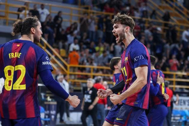 Veszprem HC V FC Barcelona, Barca - 18th IHF Men s Handball Club World Championship, WM, Weltmeisterschaft 2025 - FINAL Djordje Cikusa and Jelicic of FC Barcelona celebrate after winning the tournament at the 18th IHF Men s Handball Club World Championship 2025 final match between Veszprem HC and FC Barcelona in New Capital Sports Hall in Cairo, Egypt, on October 2, 2025. Cairo Egypt  Copyright: xAymanxArefx originalFilename:aref-notitle251002_npcjT.jpg