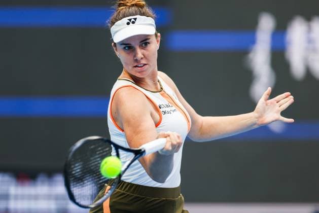 BEIJING, CHINA - OCTOBER 03: Linda Noskova of Czech Republic competes in the Women s Singles Quarterfinal match against Sonay Kartal of Great Britain on day 12 of the 2025 China Open at the National Tennis Center on October 3, 2025 in Beijing, China.  Copyright: xVCGx 111594813708