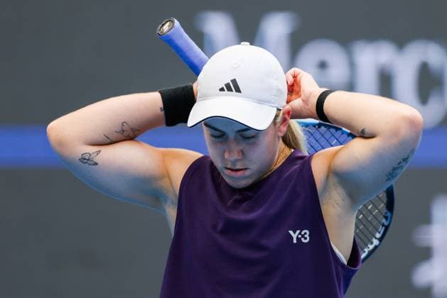 BEIJING, CHINA - OCTOBER 03: Sonay Kartal of Great Britain competes in the Women s Singles Quarterfinal match against Linda Noskova of Czech Republic on day 12 of the 2025 China Open at the National Tennis Center on October 3, 2025 in Beijing, China.  Copyright: xVCGx 111594813791