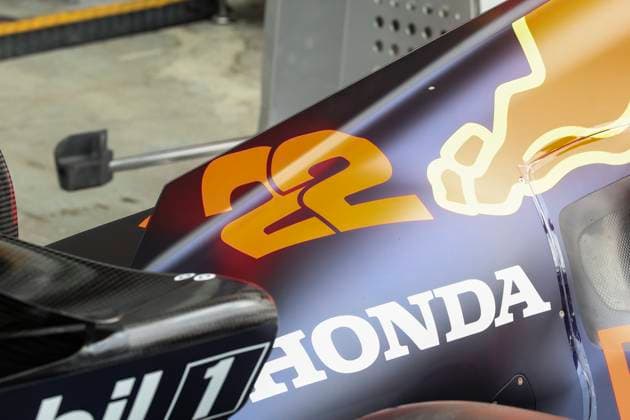 F1 - SINGAPORE GRAND PRIX 2025 Red Bull Racing RB21, mechanical detail engine cover during the 2025 Formula 1 Singapore Grand Prix, 18th round of the 2025 FIA Formula One World Championship, WM, Weltmeisterschaft from October 3 to 5, 2025 on the Marina Bay Street Circuit, in Singapore - SingaporeSingapore  Copyright: xXavixBonillax