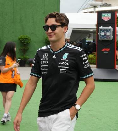 FORMULA 1 SINGAPORE AIRLINES SINGAPORE GRAND PRIX 2025 03 10 2025, Marina Bay Street Circuit, Singapore, FORMULA 1 SINGAPORE AIRLINES SINGAPORE GRAND PRIX 2025 , pictured George Russell GBR , Mercedes AMG Petronas Formula One Team nordphotoxGmbHx xBratic nph00250