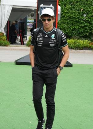 FORMULA 1 SINGAPORE AIRLINES SINGAPORE GRAND PRIX 2025 03 10 2025, Marina Bay Street Circuit, Singapore, FORMULA 1 SINGAPORE AIRLINES SINGAPORE GRAND PRIX 2025 , pictured Andrea Kimi Antonelli ITA , Mercedes AMG Petronas Formula One Team nordphotoxGmbHx xBratic nph00250