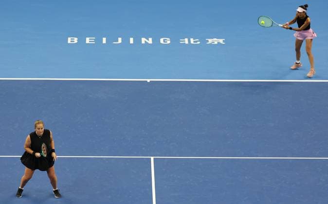 (251003) -- BEIJING, Oct. 3, 2025 -- Hsieh Su-Wei (R) Jelena Ostapenko compete during the women s doubles quarterfinal match between Hsieh Su-Wei (Chinese Taipei) Jelena Ostapenko (Latvia) and Tereza Mihalikova (Slovakia) Olivia Nicholls (Britain) at 2025 China Open tennis tournament in Beijing, China, Oct. 3, 2025. (Photo by Xinhua) (SP)CHINA-BEIJING-TENNIS-CHINA OPEN-WOMEN S DOUBLES-QUARTERFINAL (CN) MaxZihan 