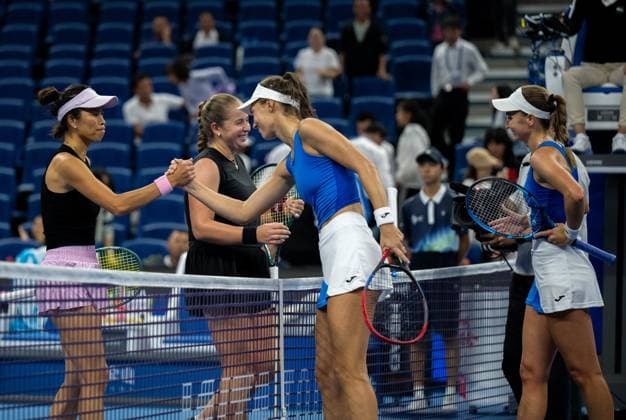 (251003) -- BEIJING, Oct. 3, 2025 -- Hsieh Su-Wei (1st L) Jelena Ostapenko (2nd L) and Tereza Mihalikova (2nd R) Olivia Nicholls greet each other after their women s doubles quarterfinal match at 2025 China Open tennis tournament in Beijing, China, Oct. 3, 2025. ) (SP)CHINA-BEIJING-TENNIS-CHINA OPEN-WOMEN S DOUBLES-QUARTERFINAL (CN) HuxJingwen 