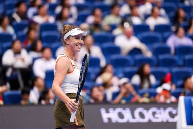 BEIJING, CHINA - OCTOBER 03: Linda Noskova of Czech Republic competes in the Women s Singles Quarterfinal match against Sonay Kartal of Great Britain on day 12 of the 2025 China Open at the National Tennis Center on October 3, 2025 in Beijing, China.  Copyright: xVCGx 111594824761