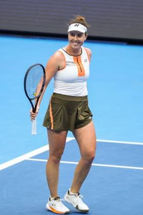 BEIJING, CHINA - OCTOBER 03: Linda Noskova of Czech Republic competes in the Women s Singles Quarterfinal match against Sonay Kartal of Great Britain on day 12 of the 2025 China Open at the National Tennis Center on October 3, 2025 in Beijing, China.  Copyright: xVCGx 111594824872