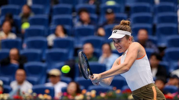 BEIJING, CHINA - OCTOBER 03: Linda Noskova of Czech Republic competes in the Women s Singles Quarterfinal match against Sonay Kartal of Great Britain on day 12 of the 2025 China Open at the National Tennis Center on October 3, 2025 in Beijing, China.  Copyright: xVCGx 111594824353