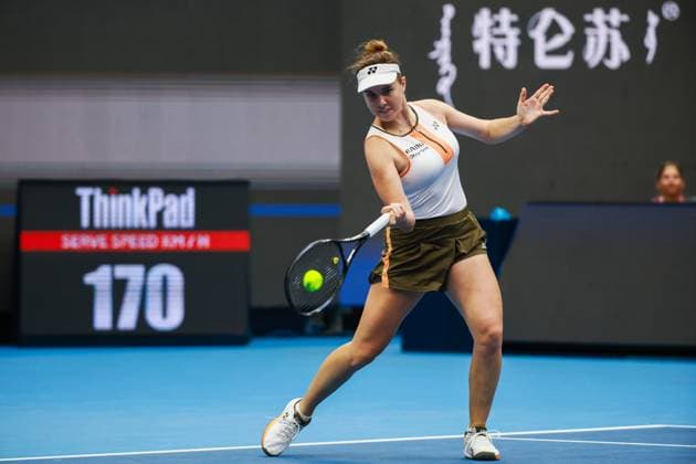 BEIJING, CHINA - OCTOBER 03: Linda Noskova of Czech Republic competes in the Women s Singles Quarterfinal match against Sonay Kartal of Great Britain on day 12 of the 2025 China Open at the National Tennis Center on October 3, 2025 in Beijing, China.  Copyright: xVCGx 111594821321