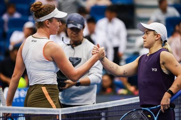 BEIJING, CHINA - OCTOBER 03: Linda Noskova of Czech Republic, Sonay Kartal of Great Britain in action in the Women s Singles Quarterfinal match on day 12 of the 2025 China Open at the National Tennis Center on October 3, 2025 in Beijing, China.  Copyright: xVCGx 111594821366