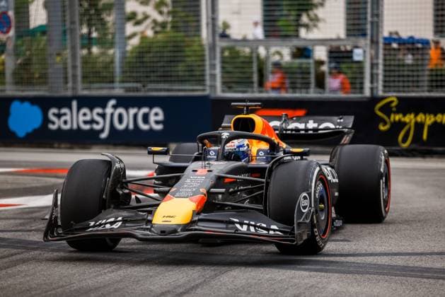 Formula 1 Singapore Airlines Singapore Grand Prix 2025 Alexis Perrin OVERTAKE MAXPPP - Singapore 03 10 2025 01 VERSTAPPEN Max (nld), Oracle Red Bull Racing, action at the Formula 1 Singapore Airlines Singapore Grand Prix 2025, the 18th round of the 2025 FIA Formula 1 World Championship, WM, Weltmeisterschaft at the Marina Bay Street Circuit in Singapore, Singapore, from 2 to 5 October 2025 Singapore Marina Bay Street Circuit Singapore  Copyright: xOVERTAKE MAXPPPxAlexisxPerrinx OVT202510038125 OVT202510038125