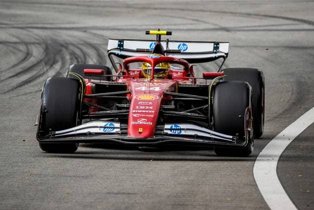 Formula 1 Singapore Airlines Singapore Grand Prix 2025 Remy Midez OVERTAKE MAXPPP - Singapore 03 10 2025 44 HAMILTON Lewis (gbr), Scuderia Ferrari HP, action at the Formula 1 Singapore Airlines Singapore Grand Prix 2025, the 18th round of the 2025 FIA Formula 1 World Championship, WM, Weltmeisterschaft at the Marina Bay Street Circuit in Singapore, Singapore, from 2 to 5 October 2025 Singapore Marina Bay Street Circuit Singapore  Copyright: xOVERTAKE MAXPPPxRemyxMidezx OVT202510038222 OVT202510038222