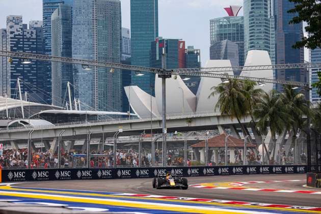 F1 - SINGAPORE GRAND PRIX 2025 01 VERSTAPPEN Max (nld), Red Bull Racing RB21, action during the 2025 Formula 1 Singapore Grand Prix, 18th round of the 2025 FIA Formula One World Championship, WM, Weltmeisterschaft from October 3 to 5, 2025 on the Marina Bay Street Circuit, in Singapore - SingaporeSingapore  Copyright: xXavixBonillax