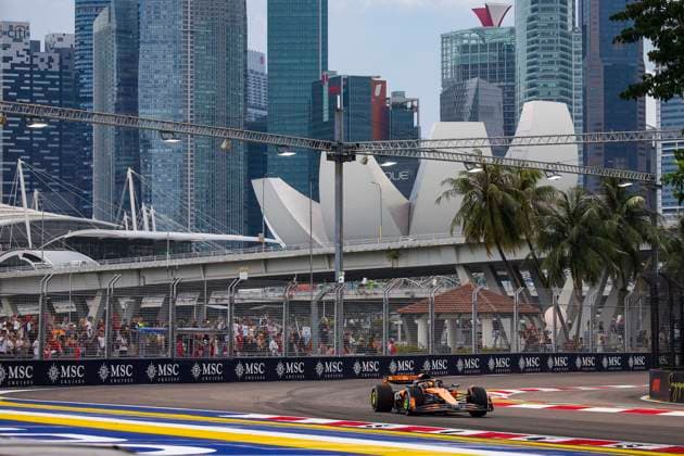 F1 - SINGAPORE GRAND PRIX 2025 81 PIASTRI Oscar (aus), McLaren F1 Team MCL39, action during the 2025 Formula 1 Singapore Grand Prix, 18th round of the 2025 FIA Formula One World Championship, WM, Weltmeisterschaft from October 3 to 5, 2025 on the Marina Bay Street Circuit, in Singapore - SingaporeSingapore  Copyright: xXavixBonillax