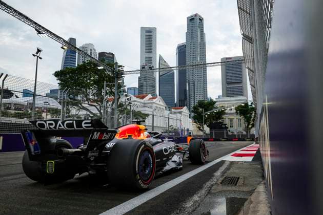 F1 - SINGAPORE GRAND PRIX 2025 01 VERSTAPPEN Max (nld), Red Bull Racing RB21, action during the 2025 Formula 1 Singapore Grand Prix, 18th round of the 2025 FIA Formula One World Championship, WM, Weltmeisterschaft from October 3 to 5, 2025 on the Marina Bay Street Circuit, in Singapore - SingaporeSingapore  Copyright: xFLORENTxGOODENx