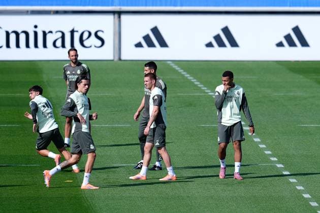 October 3, 2025, Valdebebas, Madrid, Spain: Alvaro Carreras, Franco Mastantuono and Kylian Mbappe of Real Madrid CF warm up during the training day of Real Madrid ahead the Spanish League, LaLiga EA Sports, football match against Villarreal CF at Ciudad Deportiva Real Madrid on October 03, 2025, in Valdebebas, Madrid, Spain. Valdebebas Spain - ZUMAa181 20251003_zaa_a181_020 Copyright: xDennisxAgyemanx