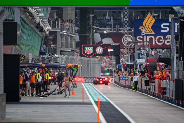 Formula 1 GP Singapore Friday, 03 10 2025 Pitlane Formula 1 GP Singapore Friday, 03 10 2025 Copyright: xBEAUTIFULxSPORTS Erlhofx