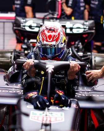 F1 - SINGAPORE GRAND PRIX 2025 VERSTAPPEN Max (ned), Red Bull Racing RB21, portrait during the 2025 Formula 1 Singapore Grand Prix, 18th round of the 2025 FIA Formula One World Championship, WM, Weltmeisterschaft from October 3 to 5, 2025 on the Marina Bay Street Circuit, in Singapore - SingaporeSingapore  Copyright: xEricxAlonsox