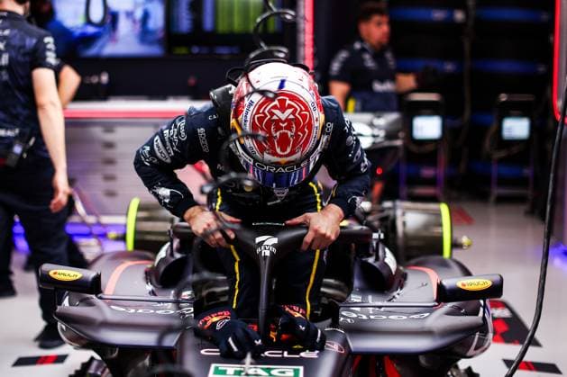 F1 - SINGAPORE GRAND PRIX 2025 VERSTAPPEN Max (ned), Red Bull Racing RB21, portrait during the 2025 Formula 1 Singapore Grand Prix, 18th round of the 2025 FIA Formula One World Championship, WM, Weltmeisterschaft from October 3 to 5, 2025 on the Marina Bay Street Circuit, in Singapore - SingaporeSingapore  Copyright: xEricxAlonsox